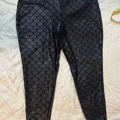 Torrid Leggings Plus Size 3 / 3x Cropped Black Silver Shiny Fish Scale Stretch